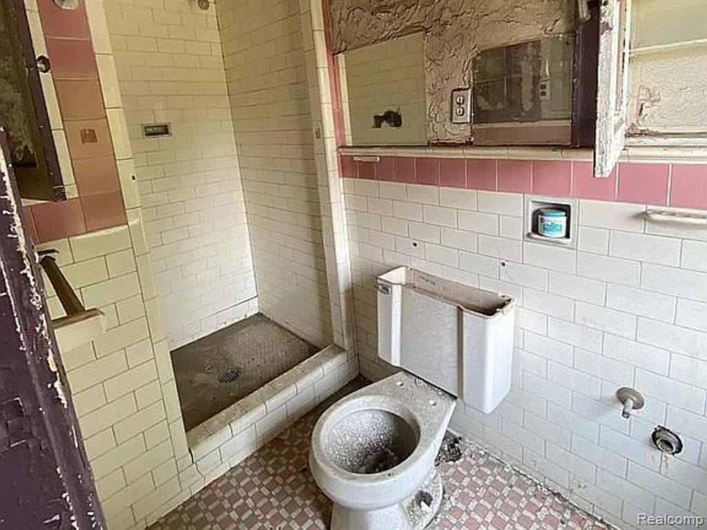 108 Massachusetts Street Property Photo 7