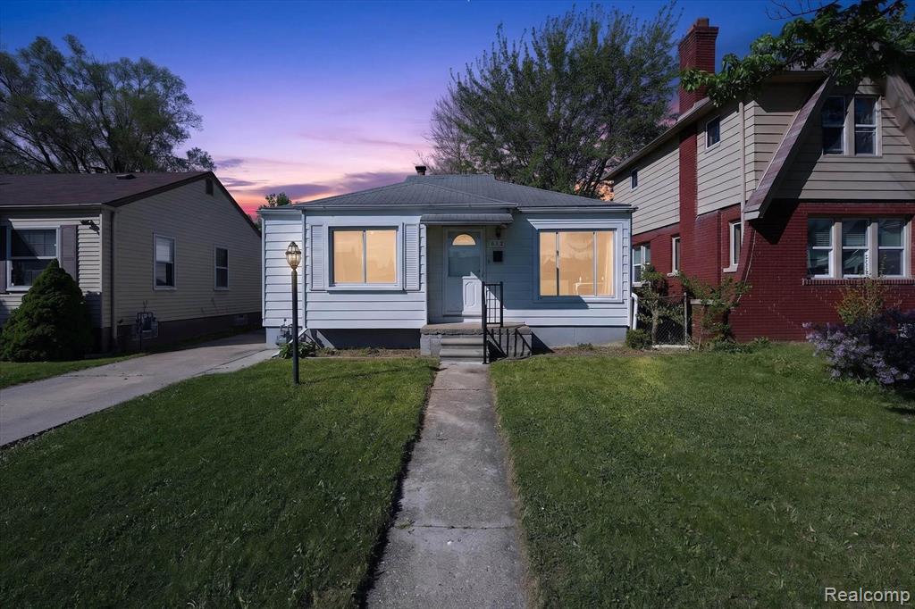 612 Mayflower Avenue Property Photo 1