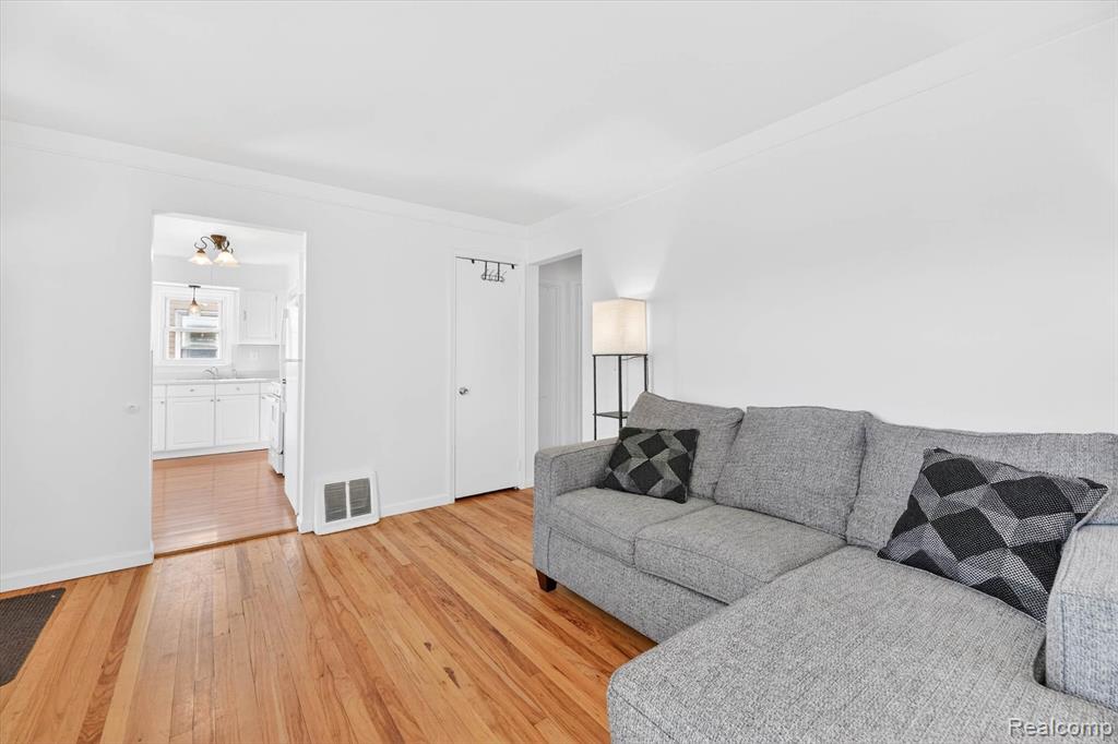 612 Mayflower Avenue Property Photo 9