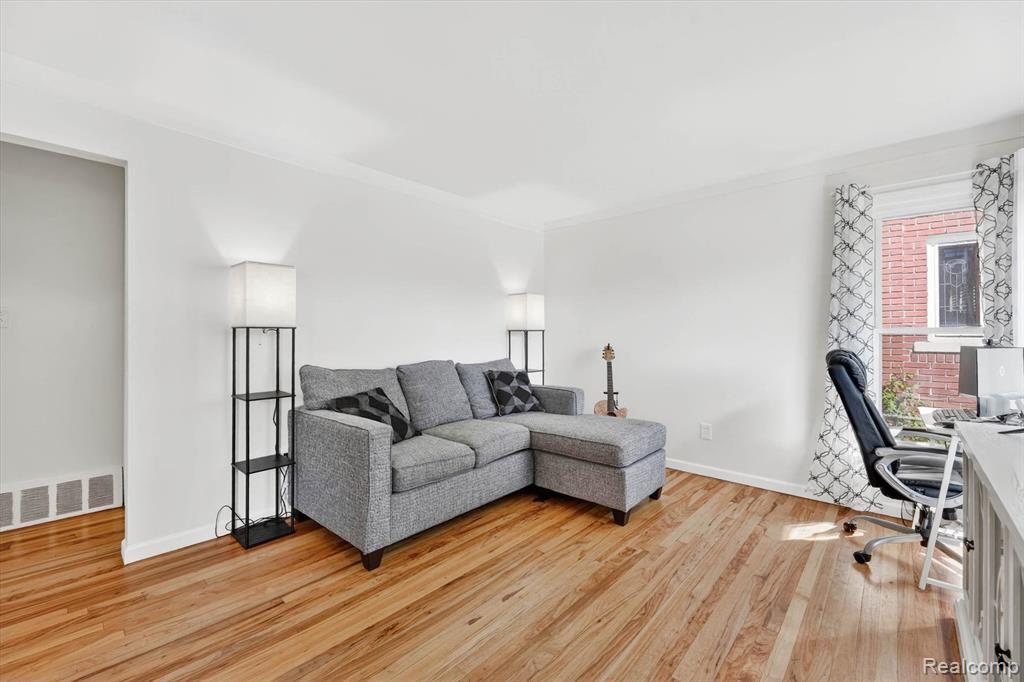 612 Mayflower Avenue Property Photo 10