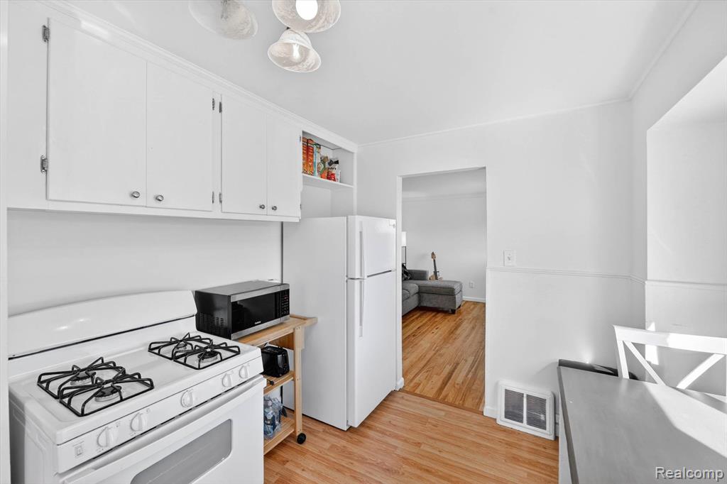 612 Mayflower Avenue Property Photo 11