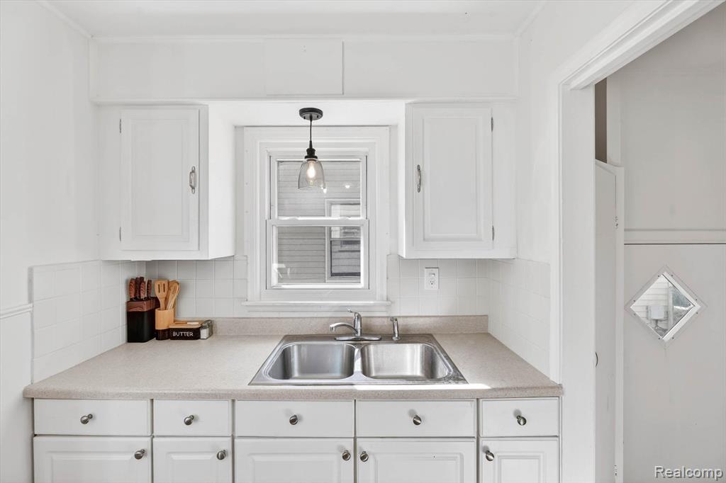 612 Mayflower Avenue Property Photo 13