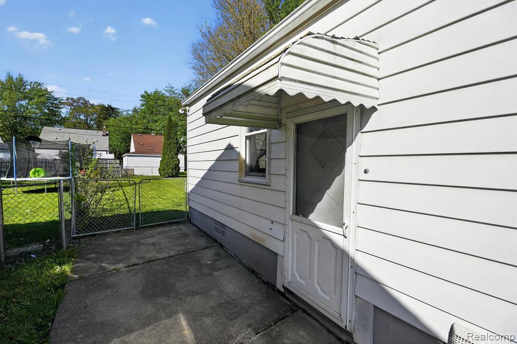 612 Mayflower Avenue Property Photo 25