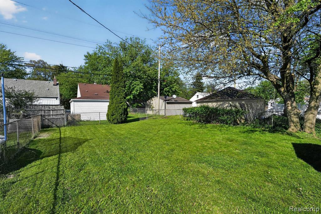 612 Mayflower Avenue Property Photo 29
