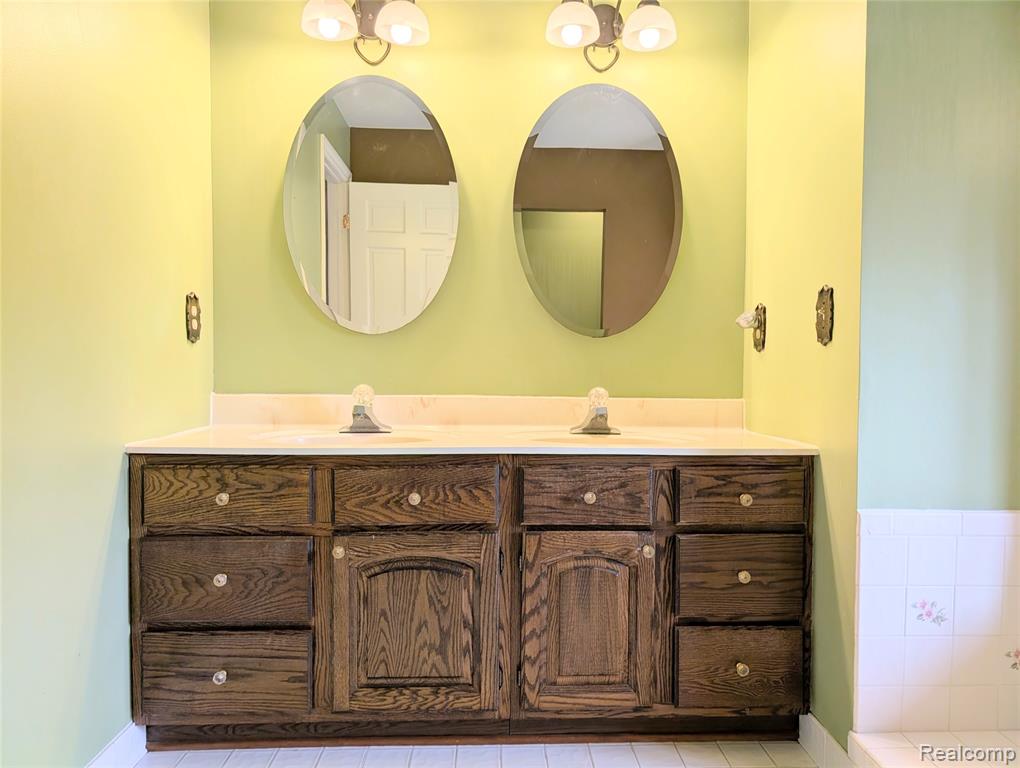 285 W Irwin Street Property Photo 52