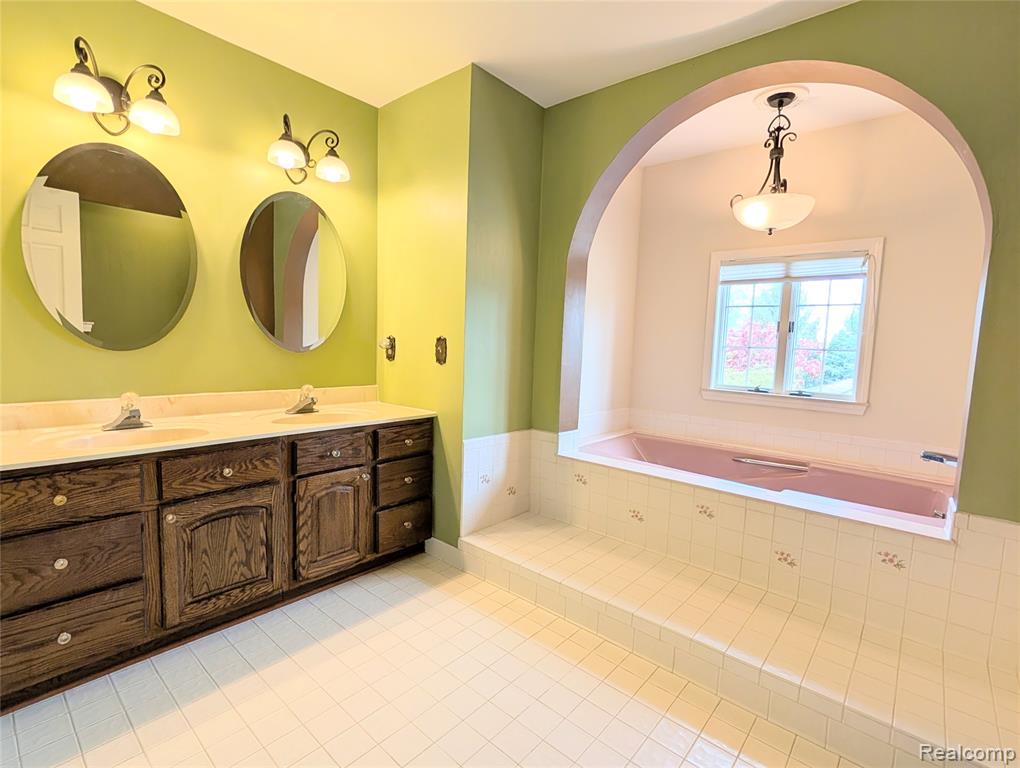 285 W Irwin Street Property Photo 53