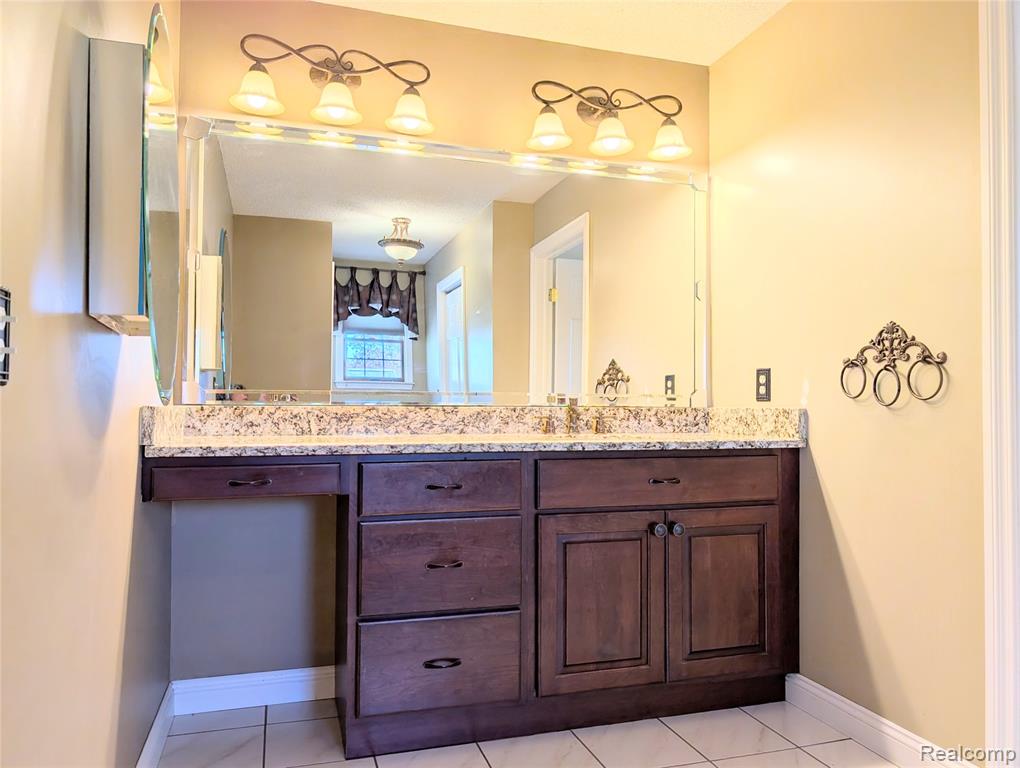 285 W Irwin Street Property Photo 59