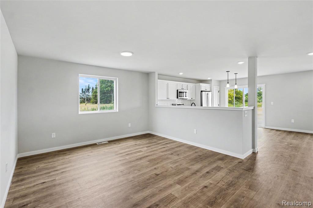 6044 Lahring Road Property Photo 3