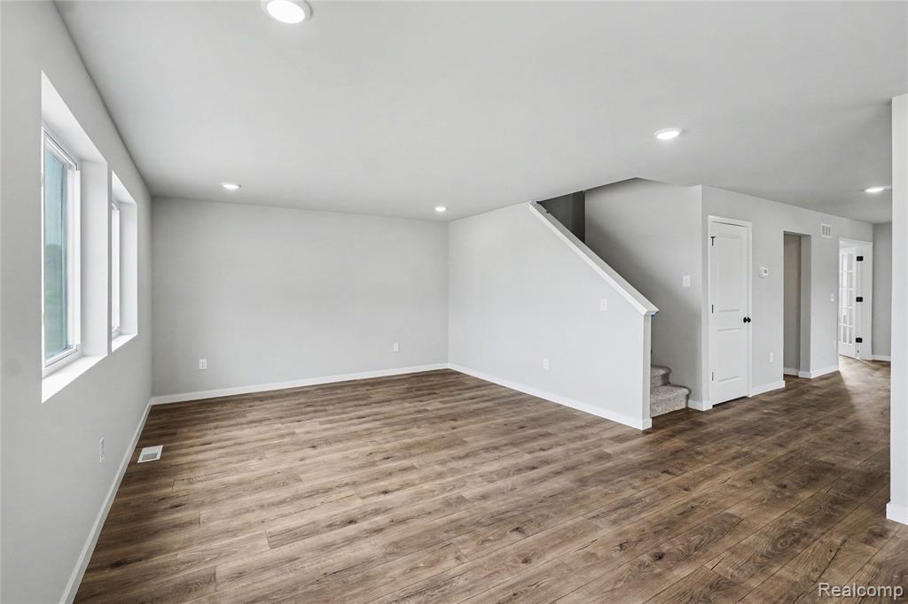 6044 Lahring Road Property Photo 7