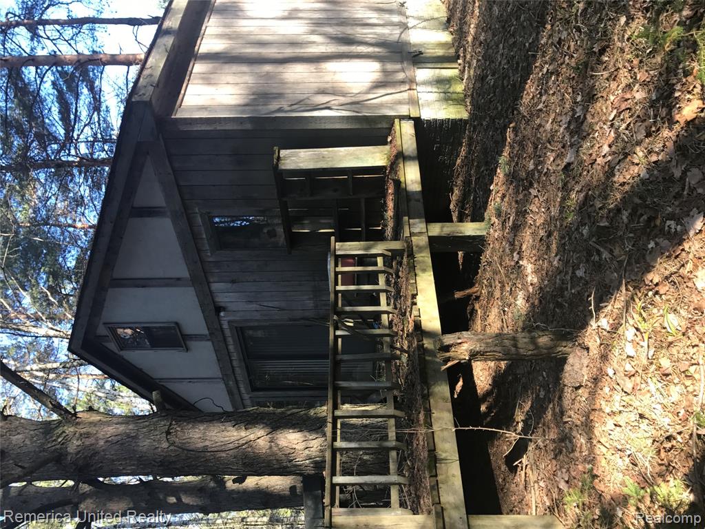 1571 E Quick Road Property Photo 2