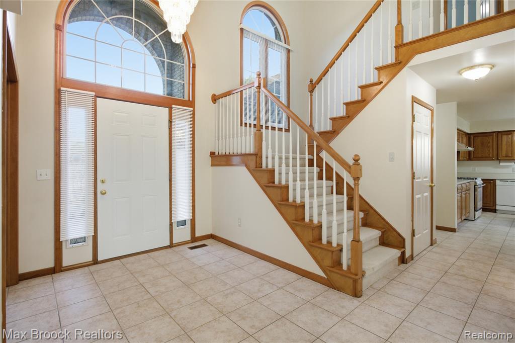 46547 Glen Eagle Drive Property Photo 4