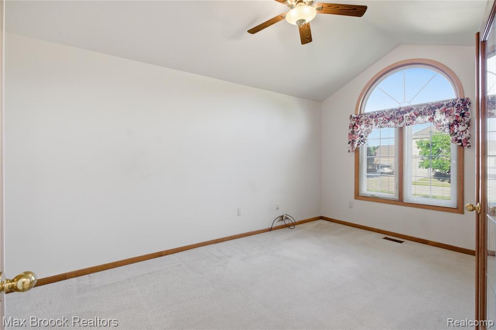 46547 Glen Eagle Drive Property Photo 6