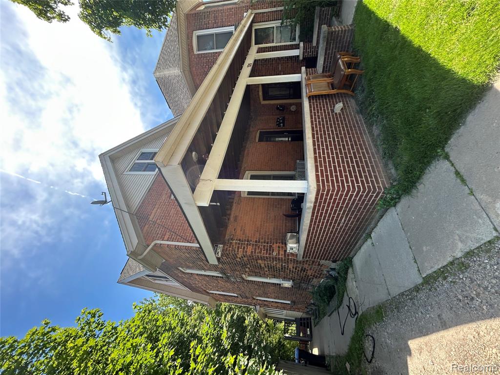 126 College Place Property Photo 3