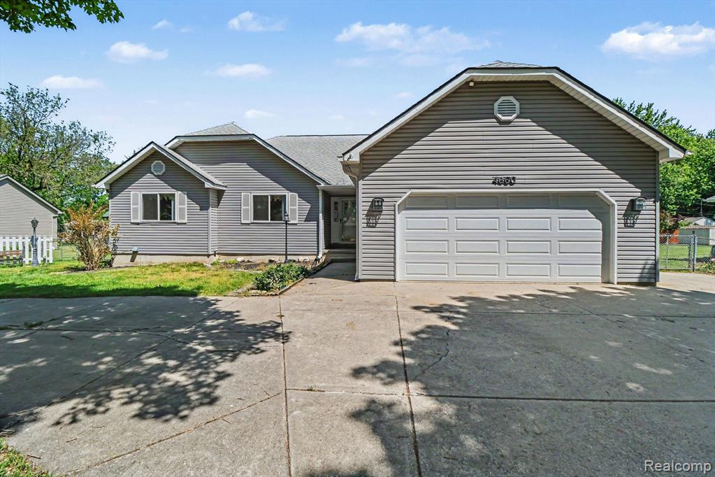 4660 Woodhull Drive Property Photo 1