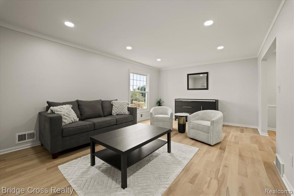 655 S Spinningwheel Lane Property Photo 8