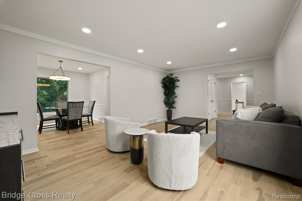 655 S Spinningwheel Lane Property Photo 9
