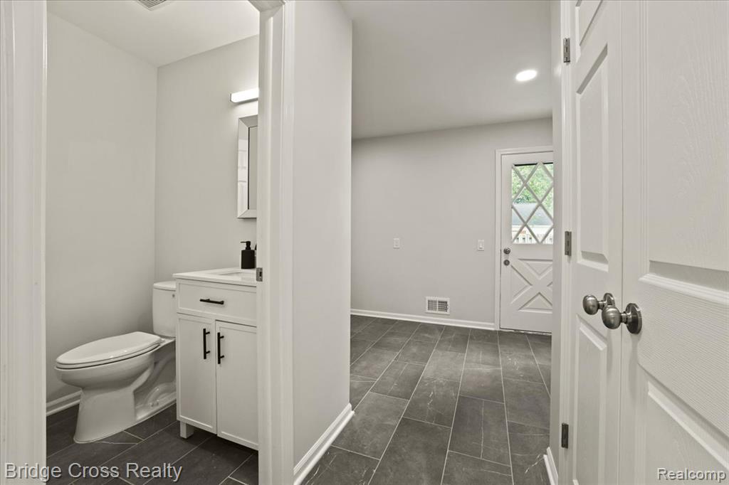 655 S Spinningwheel Lane Property Photo 19