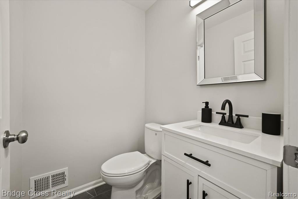 655 S Spinningwheel Lane Property Photo 20