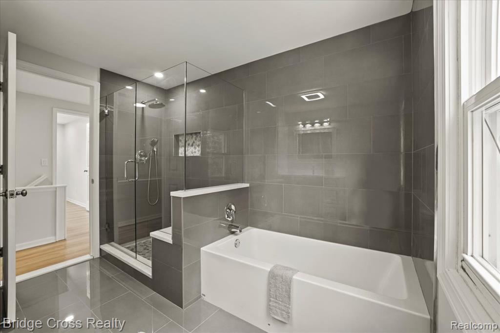 655 S Spinningwheel Lane Property Photo 28