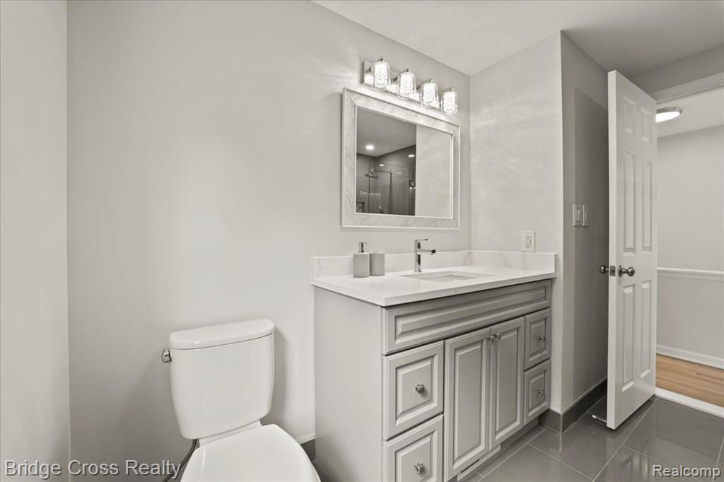 655 S Spinningwheel Lane Property Photo 29
