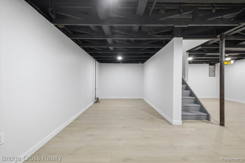 655 S Spinningwheel Lane Property Photo 34