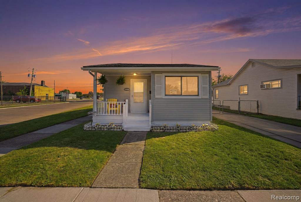 14890 Collinson Avenue Property Photo 1