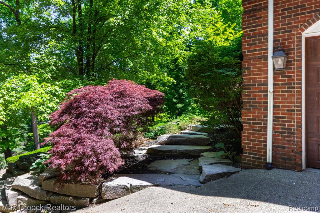 6604 College Park Drive Property Photo 6