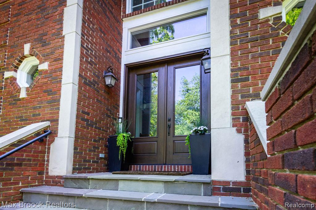 6604 College Park Drive Property Photo 11