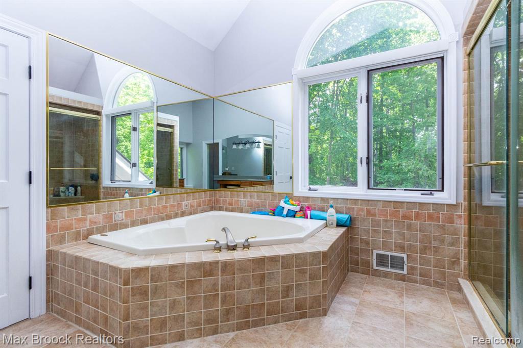 6604 College Park Drive Property Photo 34