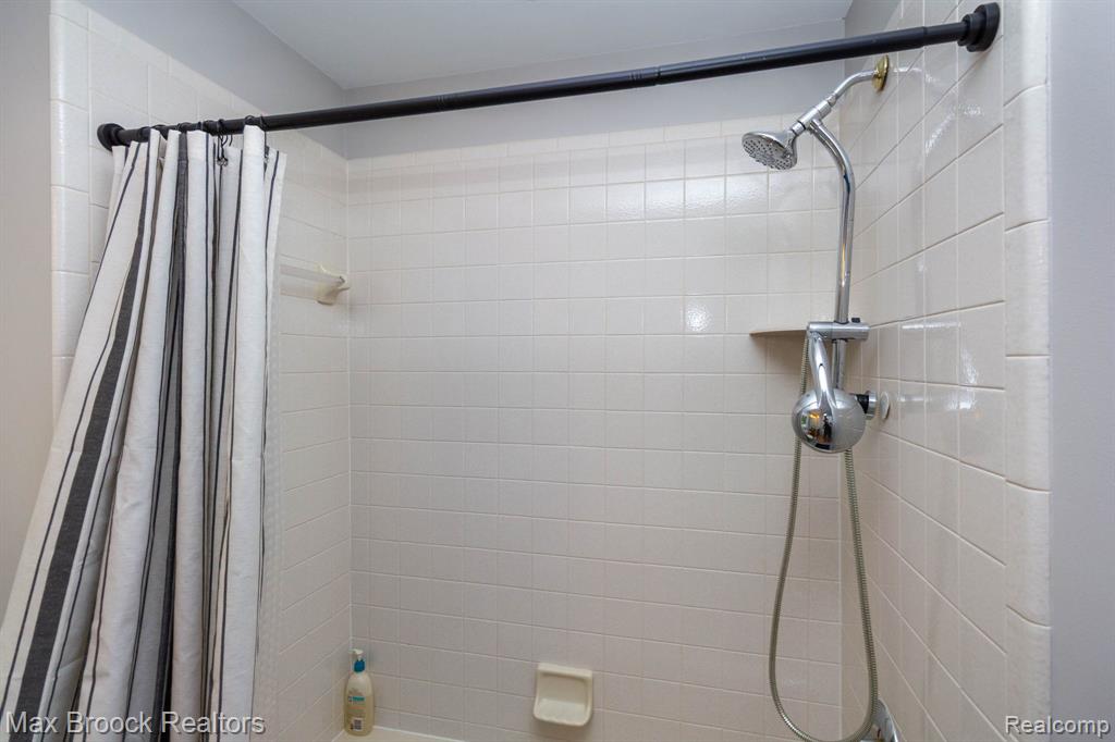 6604 College Park Drive Property Photo 43