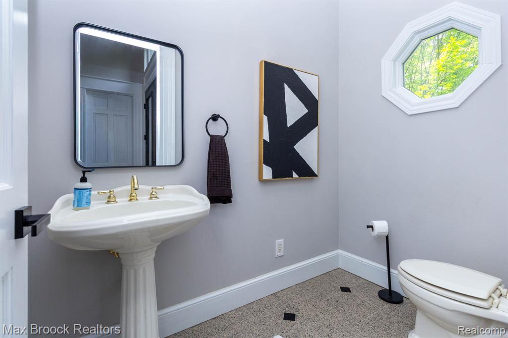 6604 College Park Drive Property Photo 49
