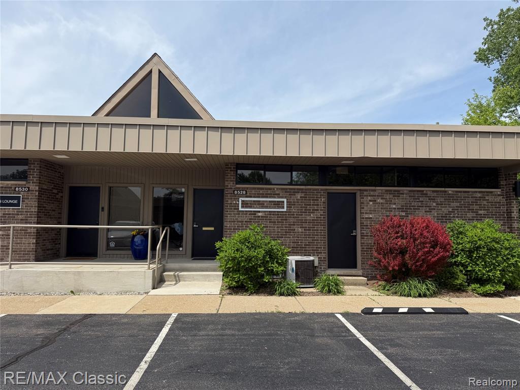 8528 N Canton Center Road Property Photo 1