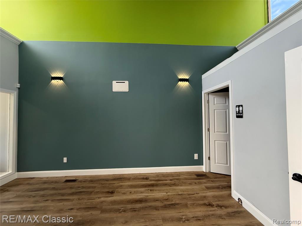 8528 N Canton Center Road Property Photo 5