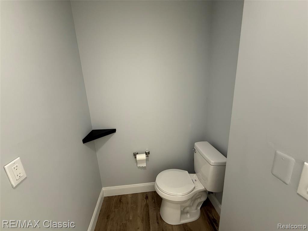 8528 N Canton Center Road Property Photo 15