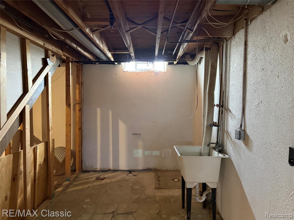 8528 N Canton Center Road Property Photo 32