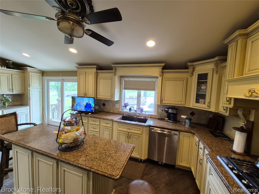 5910 Spring Valley Lane Property Photo 18