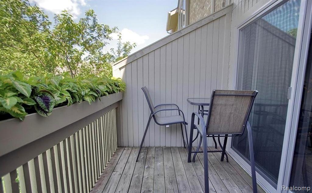4070 Foxpointe Drive Property Photo 4