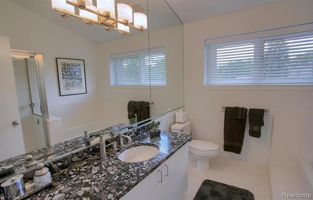 4070 Foxpointe Drive Property Photo 18