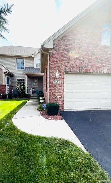 8095 Woodstone Court Property Photo 2