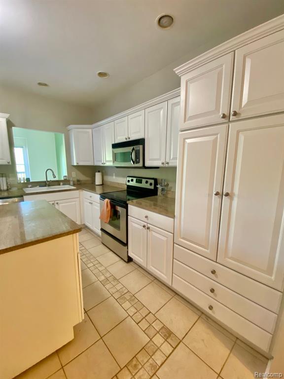 8095 Woodstone Court Property Photo 8