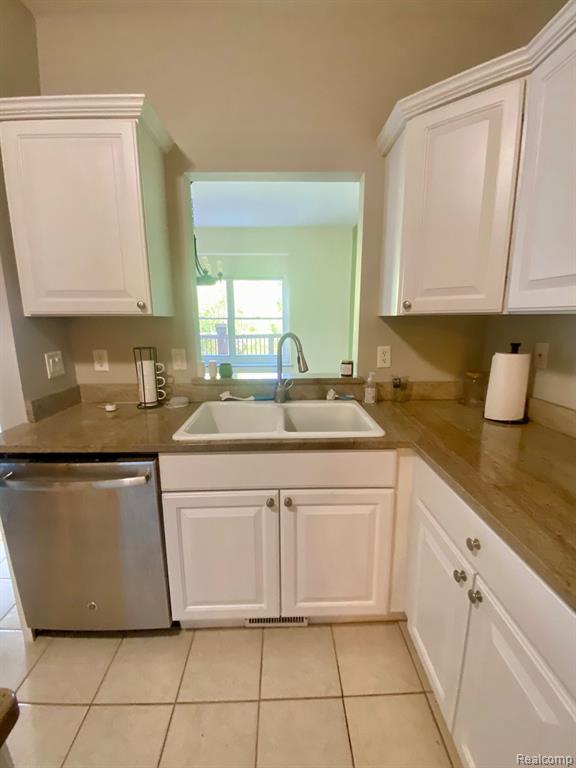 8095 Woodstone Court Property Photo 10
