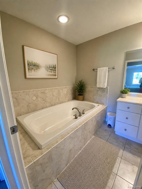 8095 Woodstone Court Property Photo 15