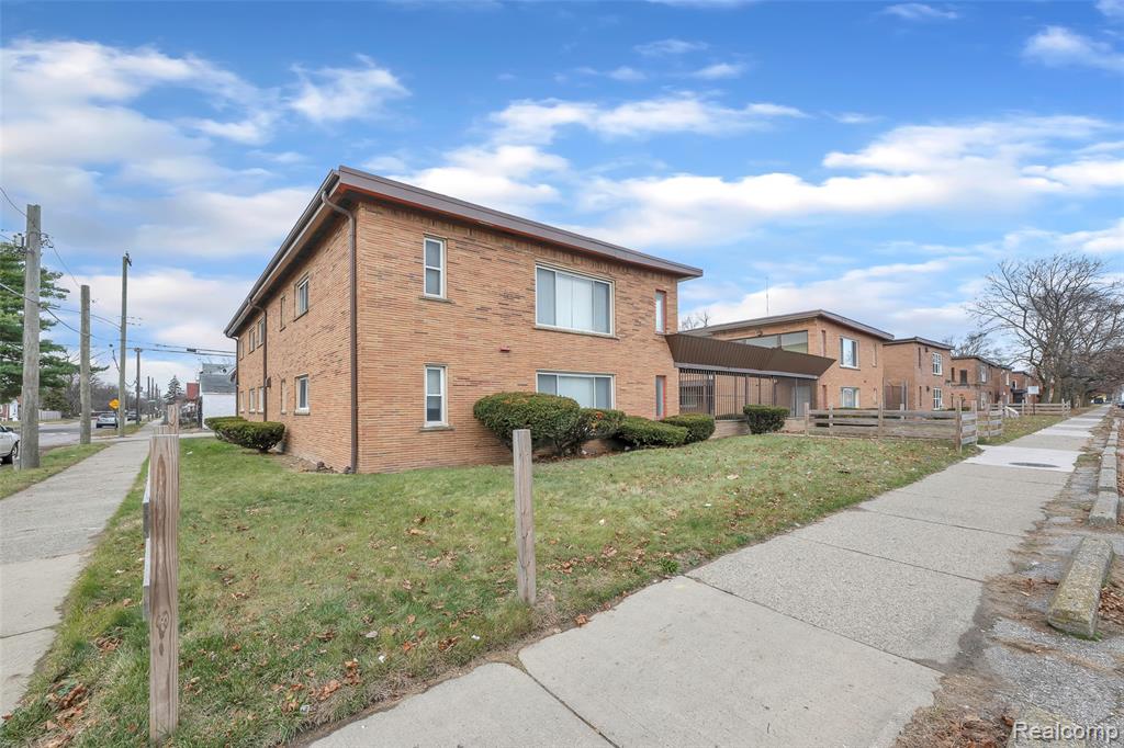 16701 Greenfield Road Property Photo 1