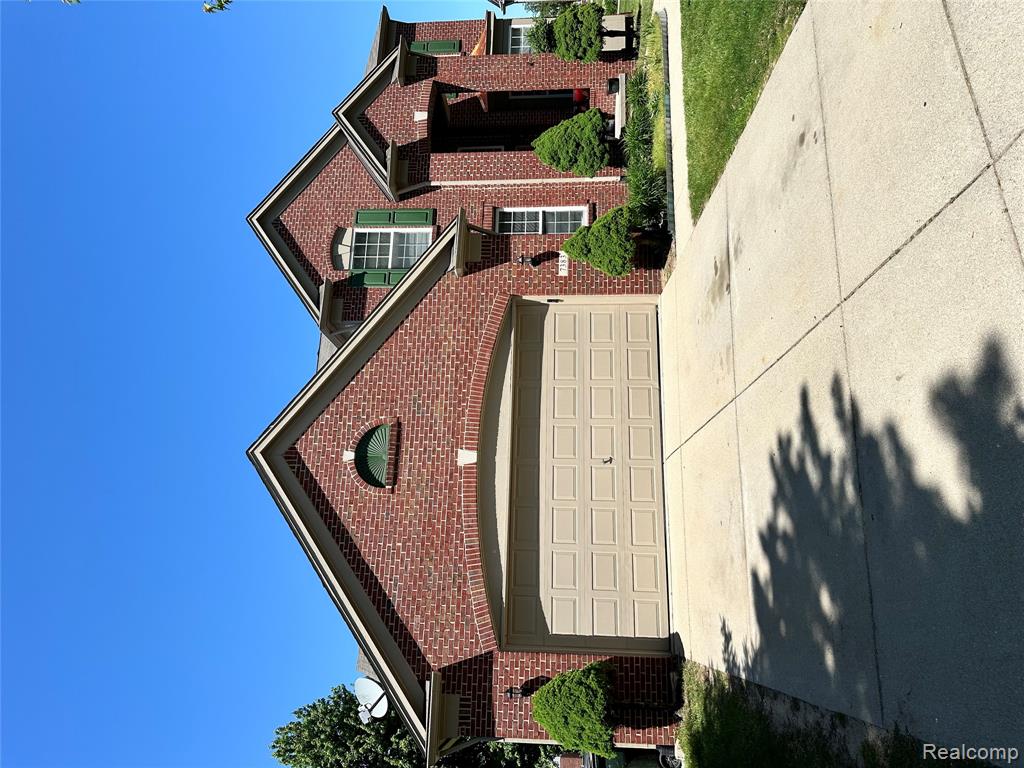 7383 Tottenham Property Photo 1