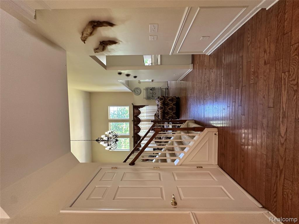 7383 Tottenham Property Photo 9