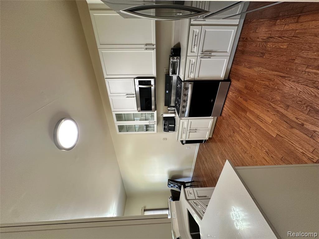 7383 Tottenham Property Photo 17