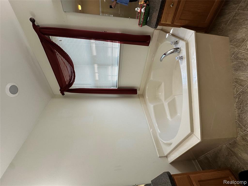 7383 Tottenham Property Photo 27