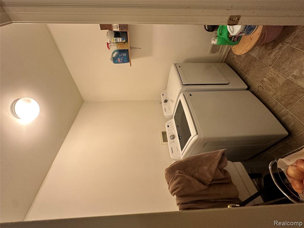 7383 Tottenham Property Photo 28