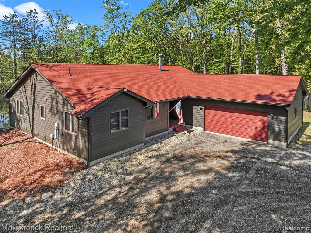 892 W Barnes Lake Road Property Photo 1