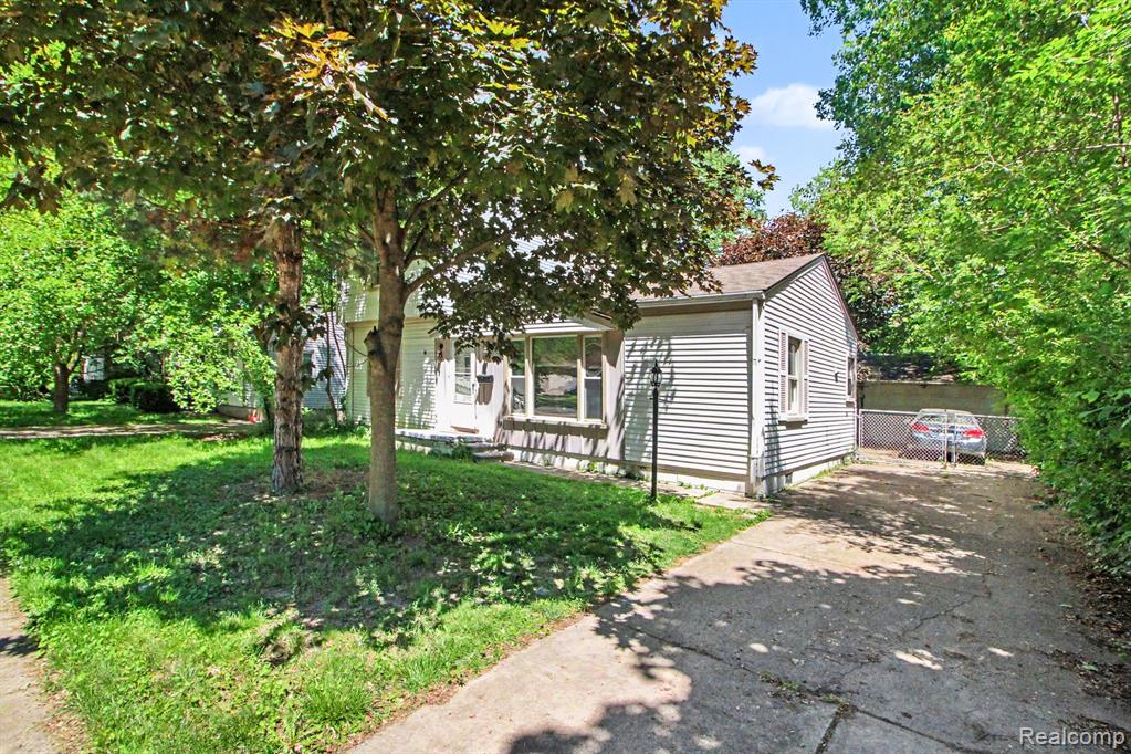 12072 Rockland Property Photo 3